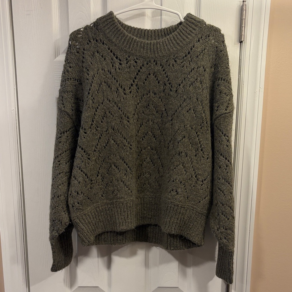 Old Navy Women's Knit Sweater in Olive